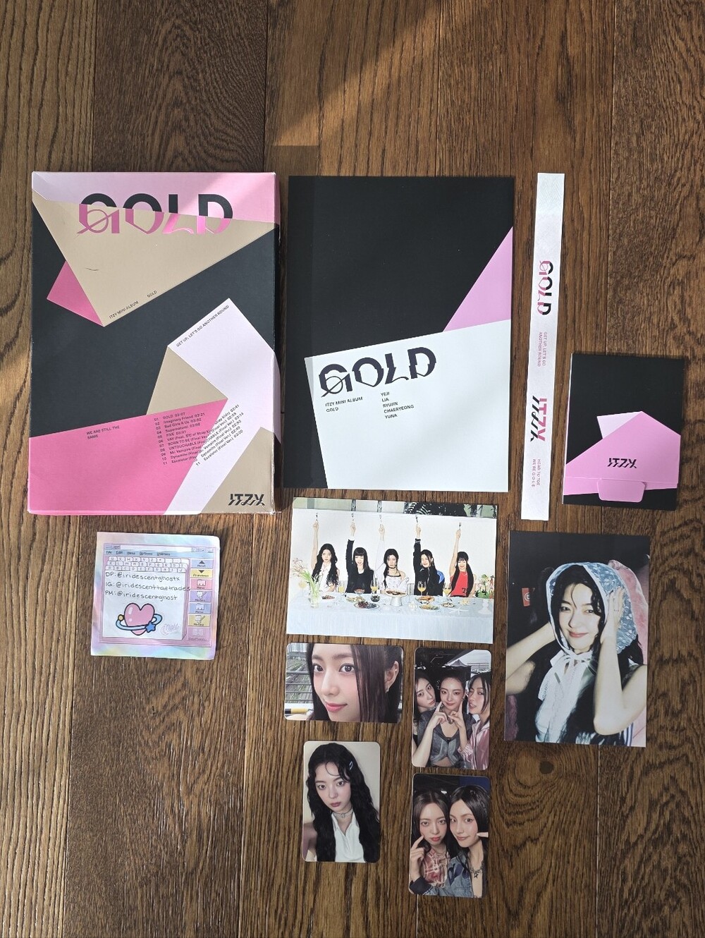 Itzy Gold Album